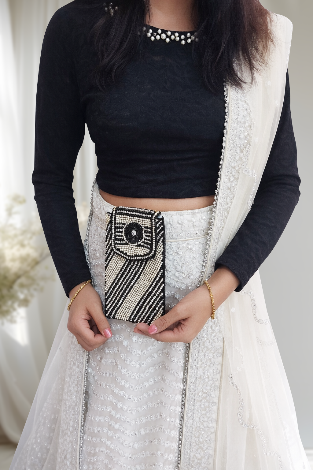 Sapphire Handcrafted Kaarnis Mobile Pouch Black