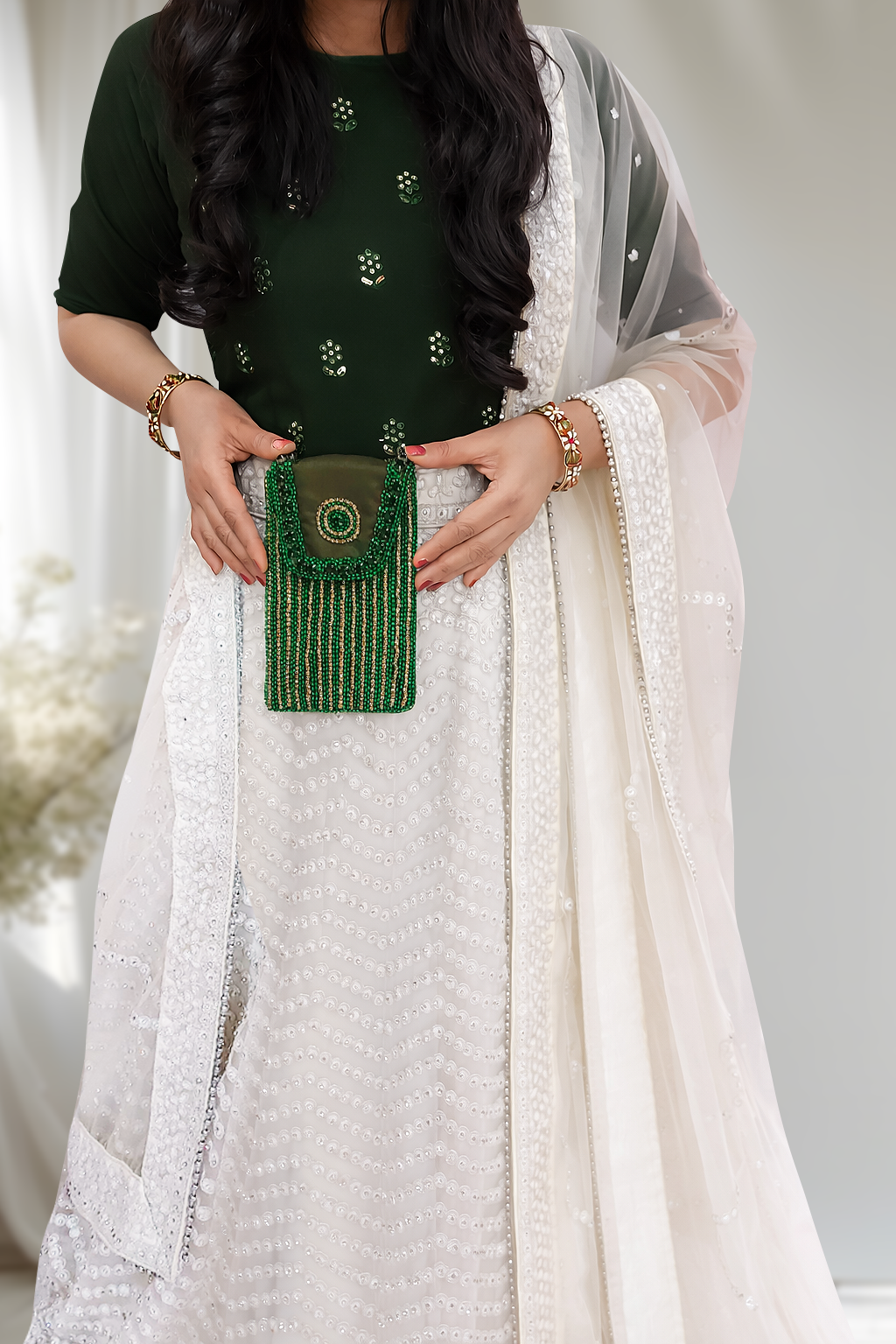 Aura Embellished Kaarnis Mobile Pouch Green